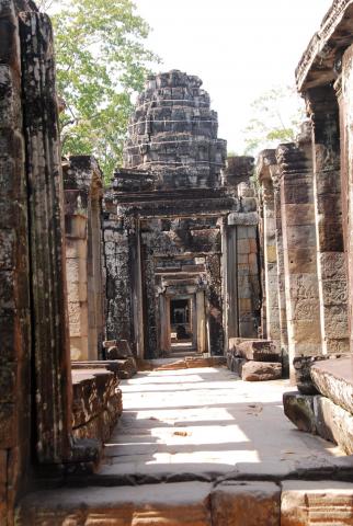 CHIỀU MƯA TRÊN CỔ THÁP CHÀM